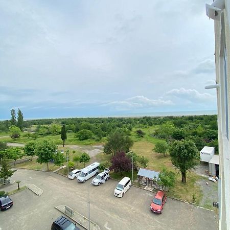 Апарт Отель Pʼotʼi Bagian luar foto