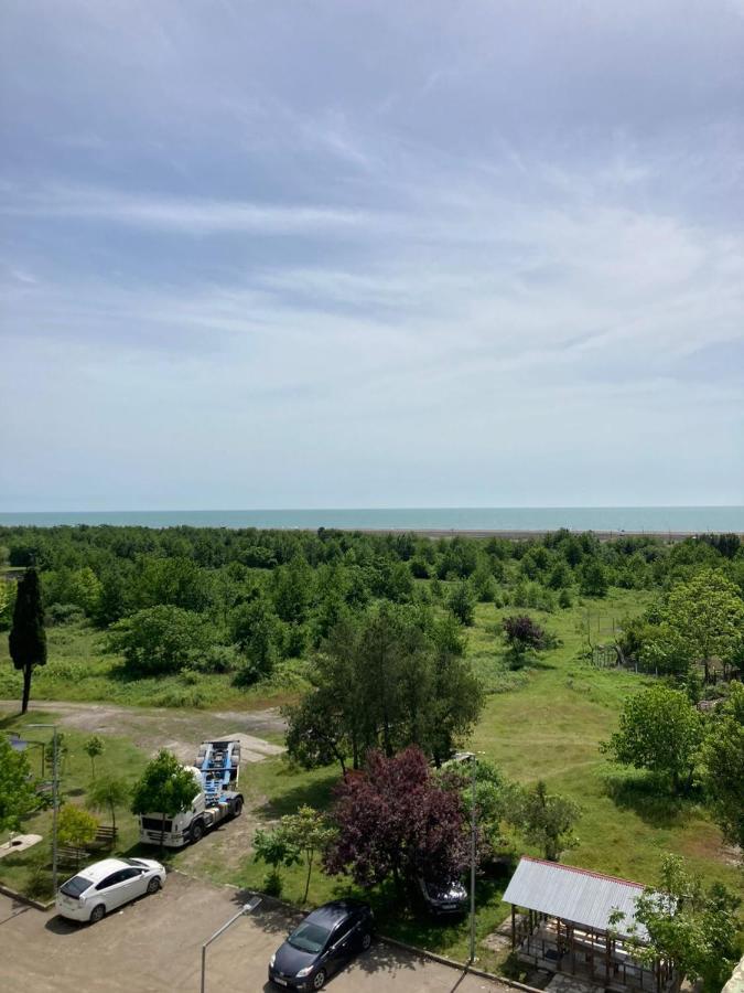 Апарт Отель Pʼotʼi Bagian luar foto